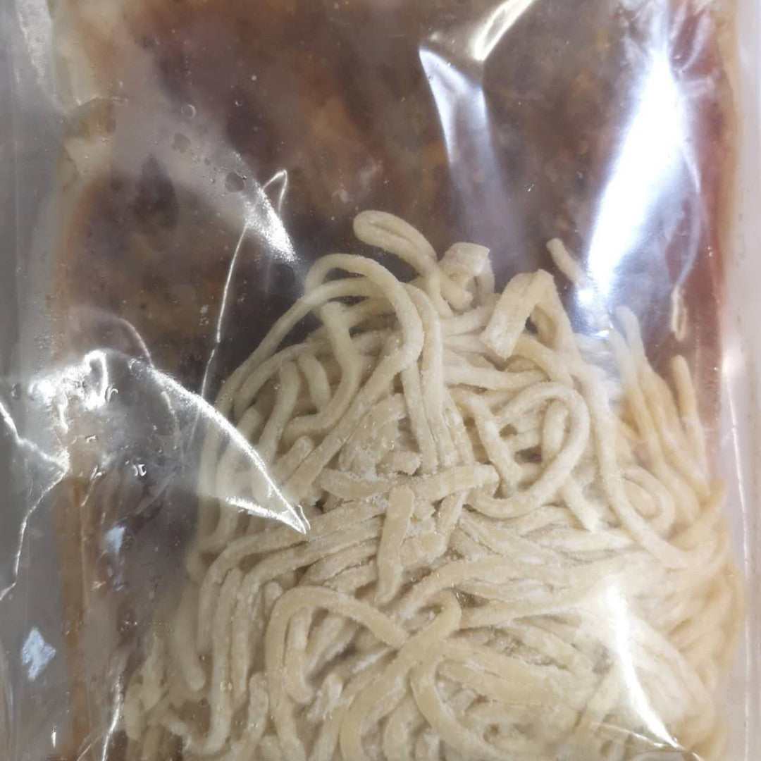 亮哥牛肉面 圓条 日本国内加工 約560g 冷凍品