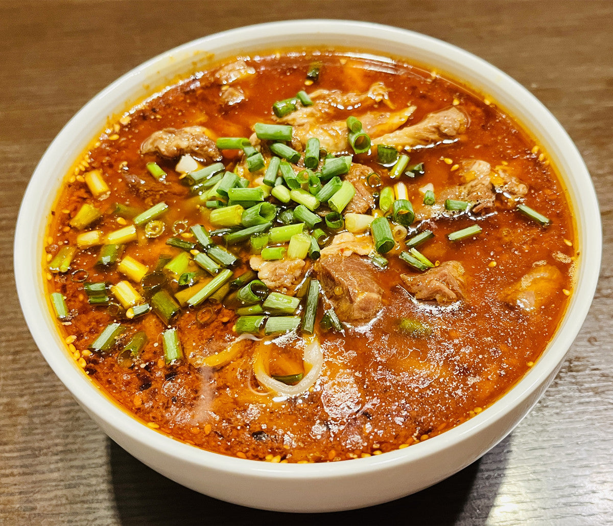 亮哥牛肉面 圓条 日本国内加工 約560g 冷凍品