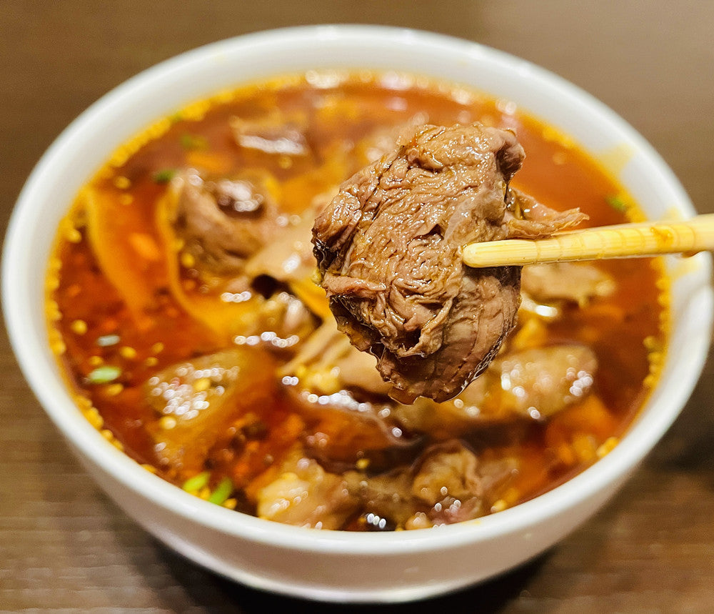 亮哥牛肉面 刀削 約560g 日本国内加工 冷凍品