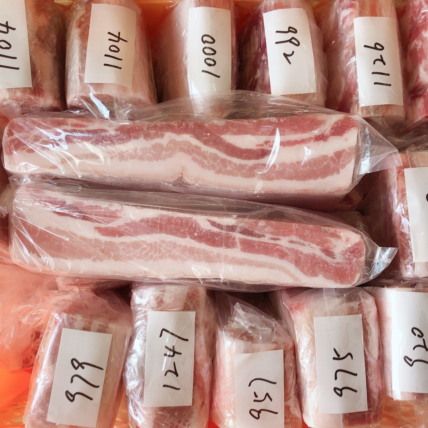 帯皮豚肉 1KG 每块大小不一样 金额不一样 按照实际重量 西班牙産 冷凍品 欧美