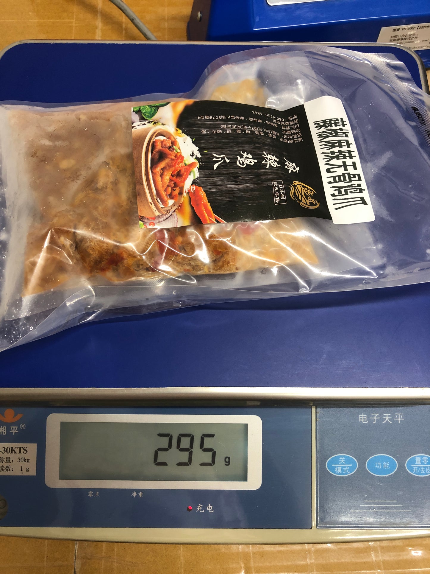 亮哥 麻辣无骨凤爪   約320g  日本国内加工